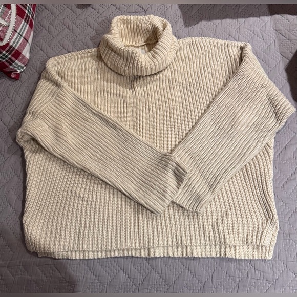 Abercrombie & Fitch Turtleneck Sweater - Picture 5 of 5